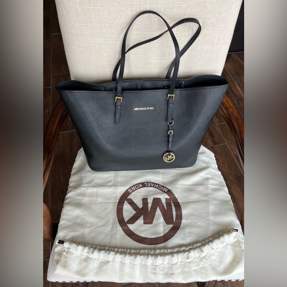 Authentic Michael Kors Genuine Leather Large Tote Bag+a bonus silk scarf